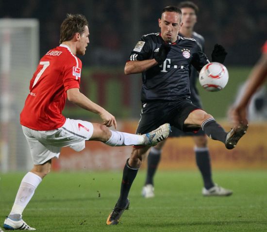 位岌岌可危 位岌岌可危