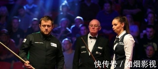 三人并未因 三人并未因